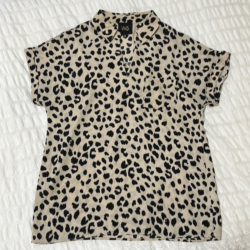 W5 Short Sleeve V Neck Leopard Blouse - Size Small